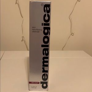 Dermalogical skin resurfacing cleanser